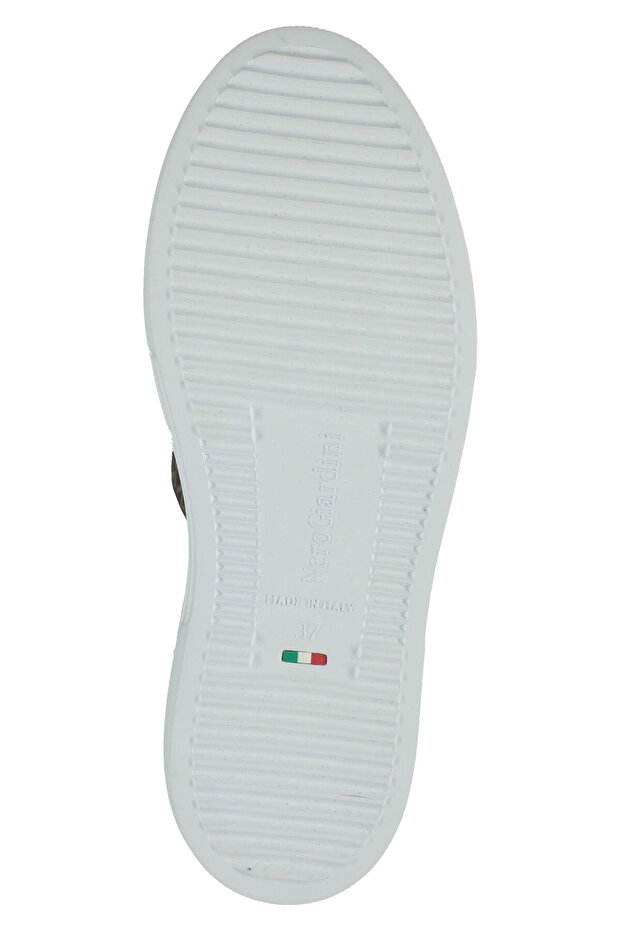 adidași - 7