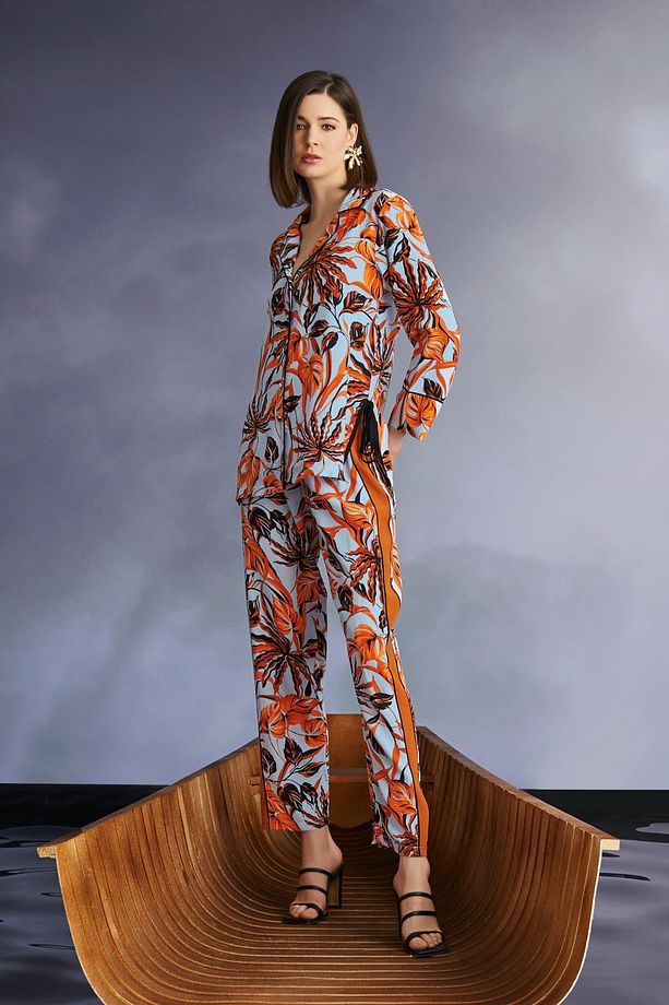 Yaprak Desenli Gömlek Yakalı Boydan Düğmeli Pijama Takımı - 4