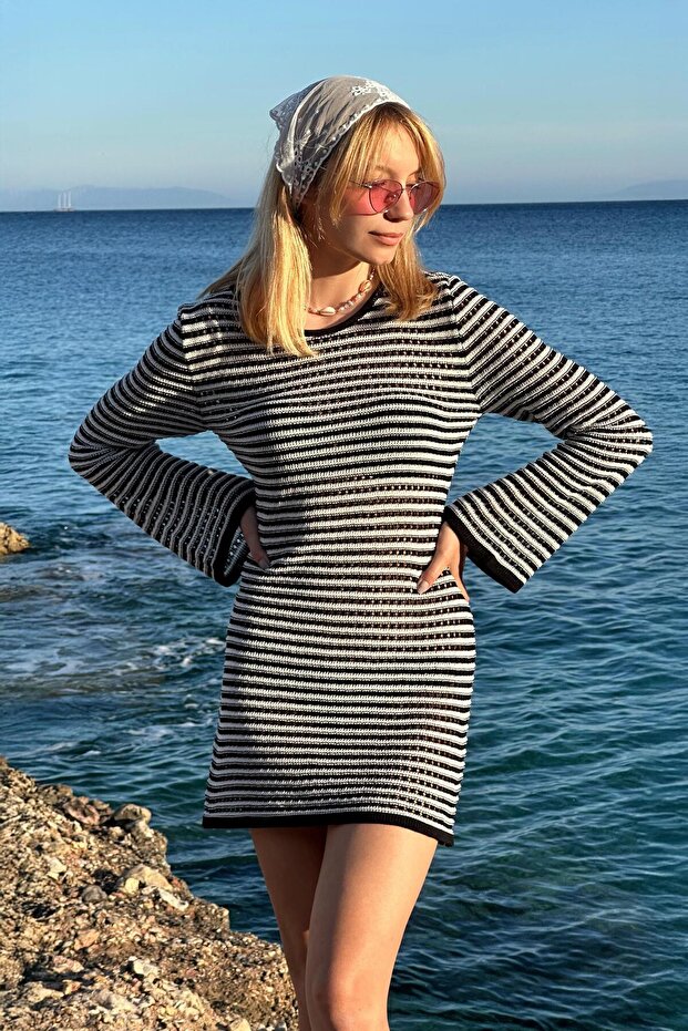 Women Spanish Sle Openwork Striped Mini Knitwear Beach Dress Black-White 25S3024