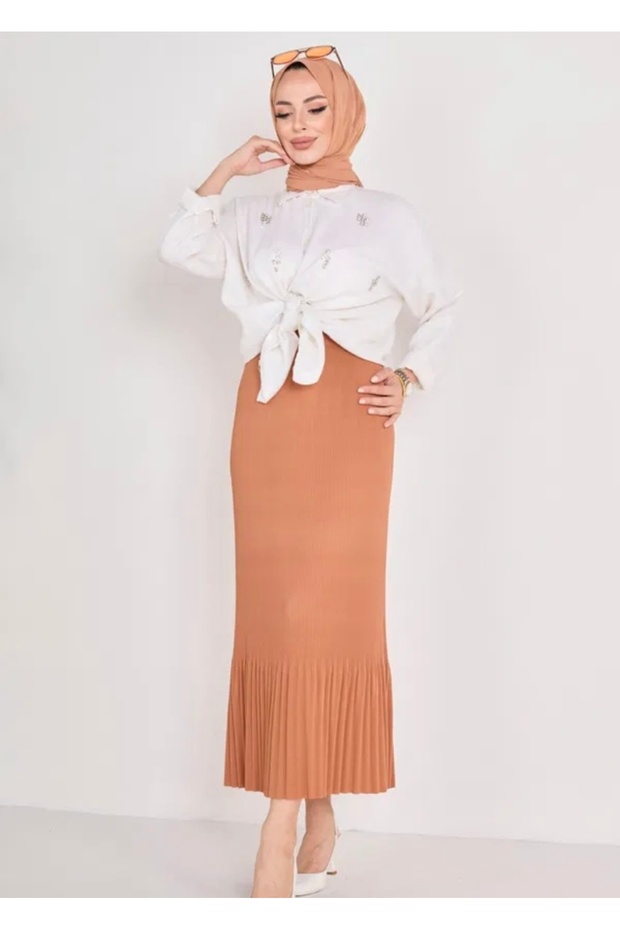 Etek piliseli kadın - 4