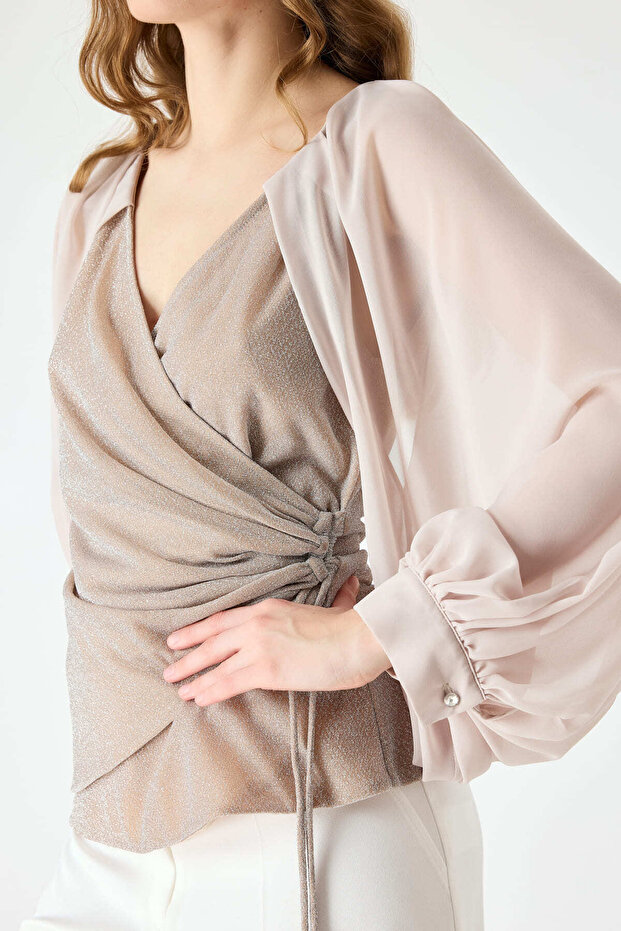 V yakalı sim geçişli bluz - 2