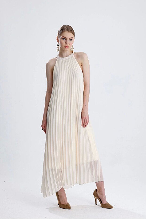 Halter yaka pliseli dökümlü elbise - 1