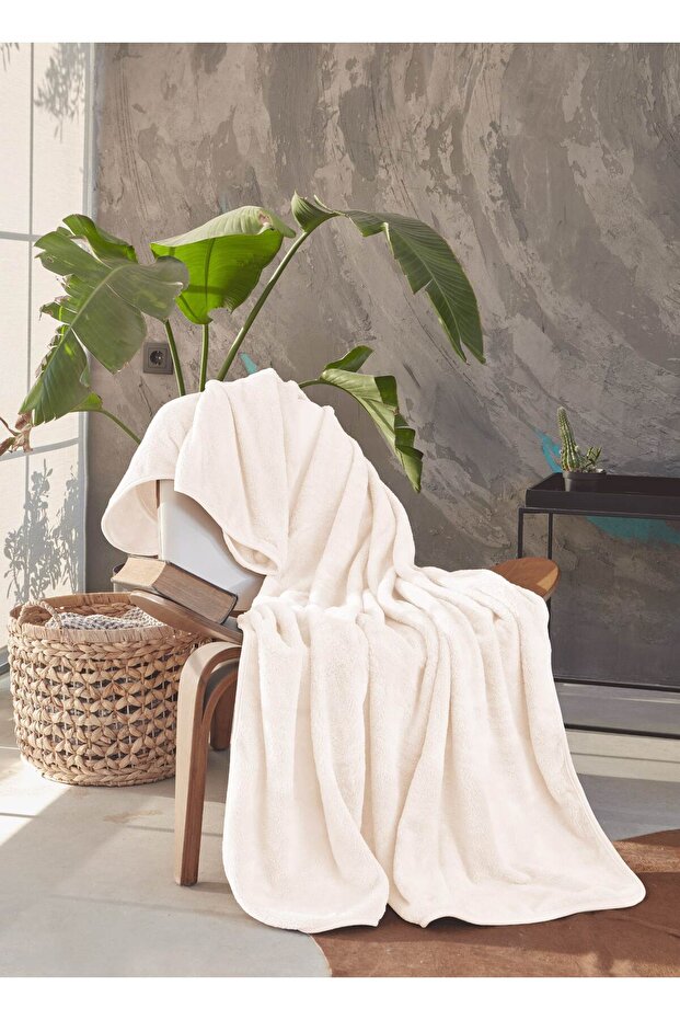 Deluxe Wellsoft Blanket Cream Double 200X220 cm