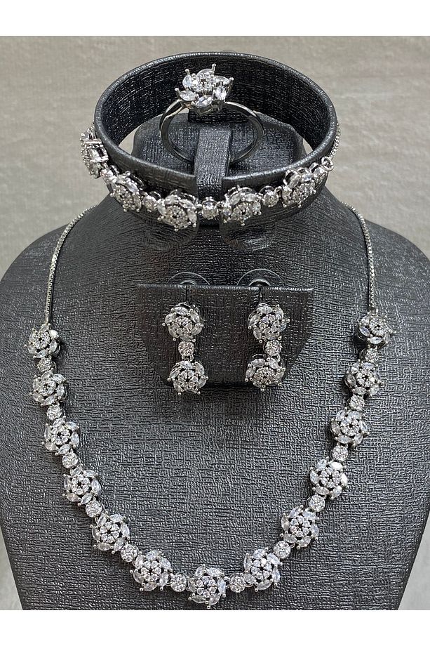 Elegant Clustered Kadın Gerdanlık Set Kolye Küpe Bileklik Yüzük Seti - 1