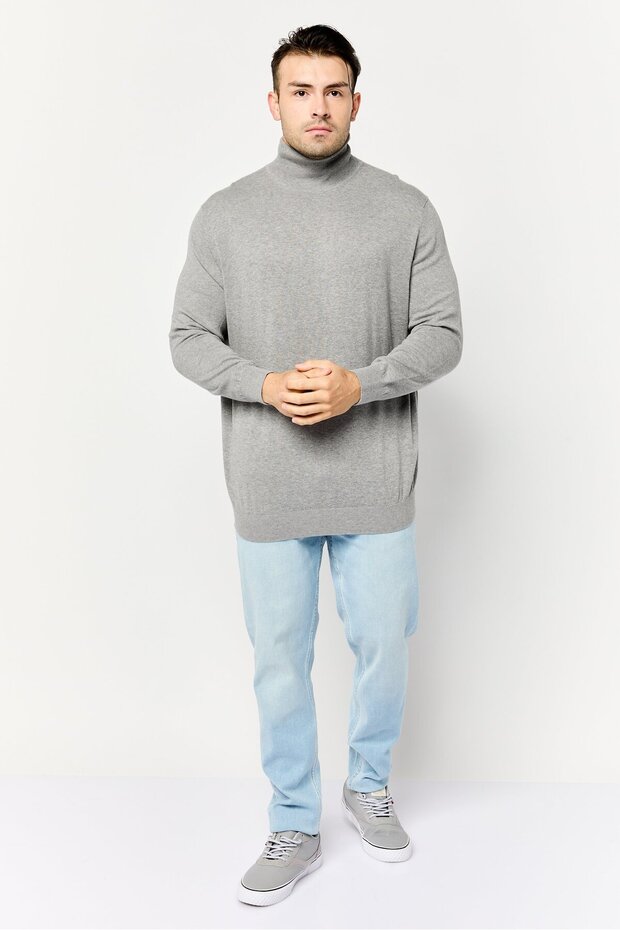 سترة رجالية محبوكة برقبة عالية، رمادية - 2