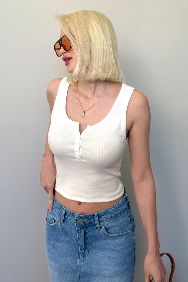 قميص قصير مريح بأزرار أمامية بيضاء Mg2453 - 1