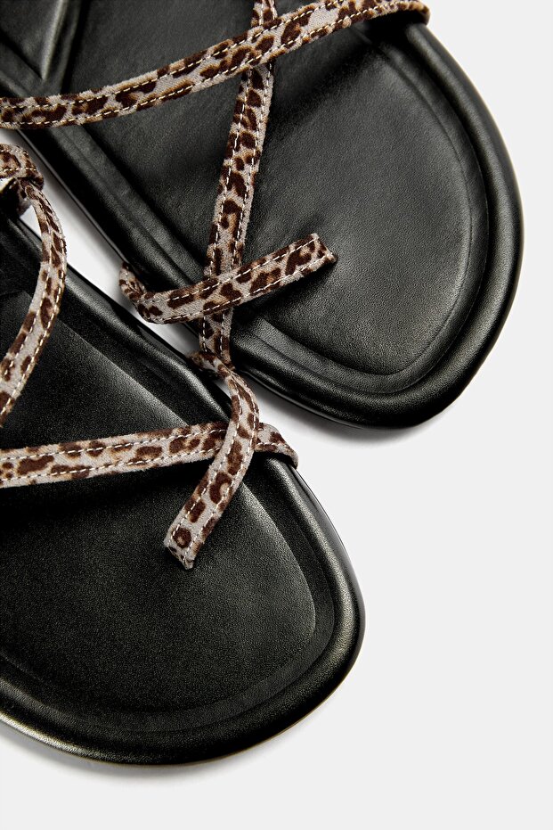 Leopar bantlı düz sandalet - 6