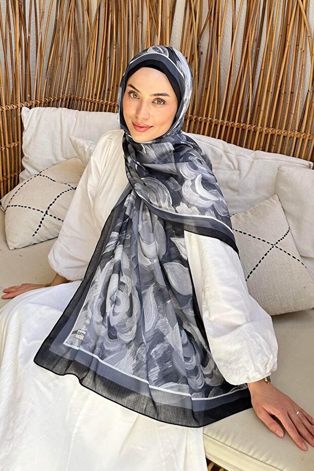 شال قطني بنمط الأزهار باللون الأسود - 2