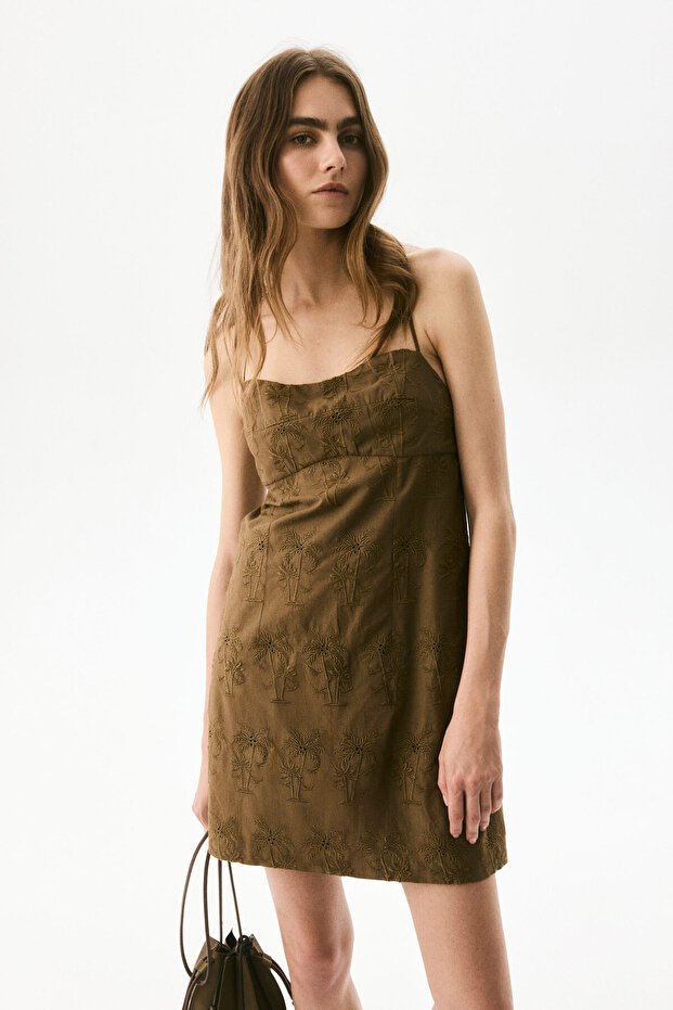 İşlemeli ve Askılı Elbise - 2