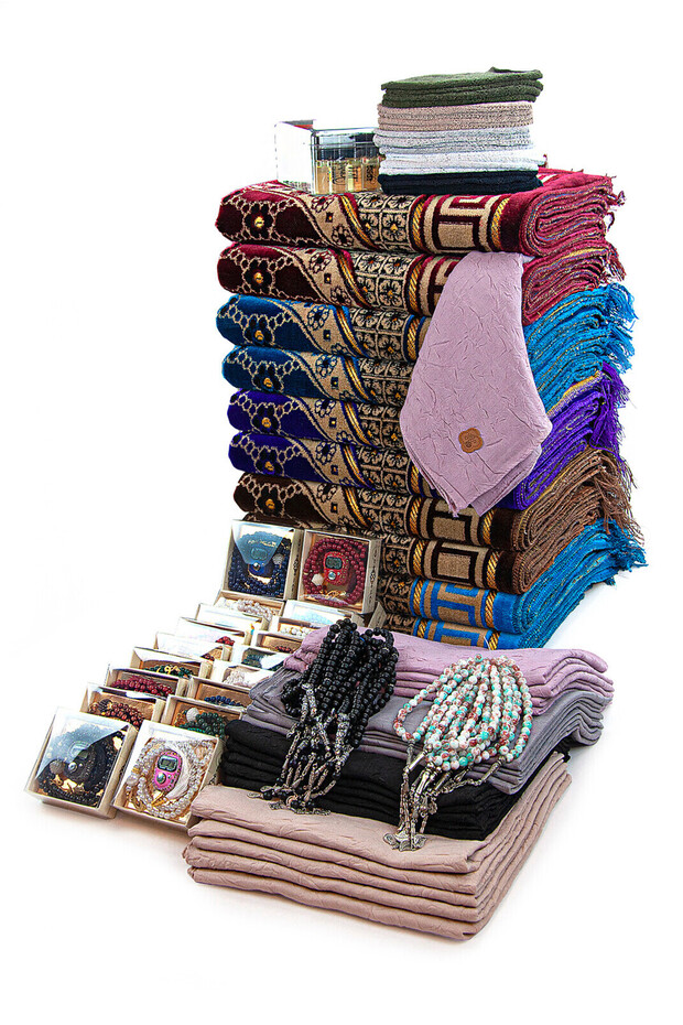 Hajj and Umrah Gift Dodya Velvet Prayer Rug Set for 20 People