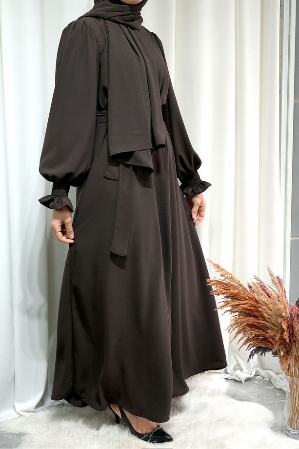 Model Meryem Medine İpeği Çiçek Kol Detaylı Tesettür Elbise (Şal Dahil) - Acı Kahve - MERYEM01005Ş - 1