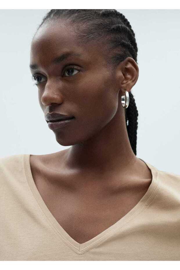 V yakalı pamuklu tişört - 8