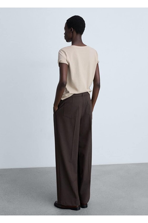 V yakalı pamuklu tişört - 4