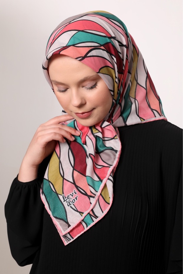 وشاح قطني خفيف الوزن بنمط حلزوني هندسي