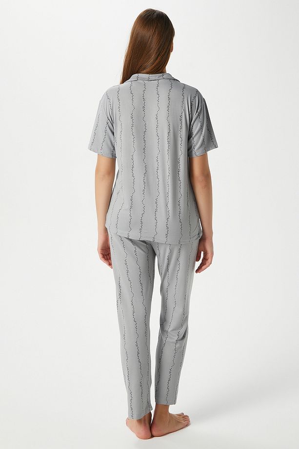 Kadın Spring Yumuşak Doku Gri Bahar Dalı Ön Düğmeli Kısa Kollu Pijama Takımı - 5