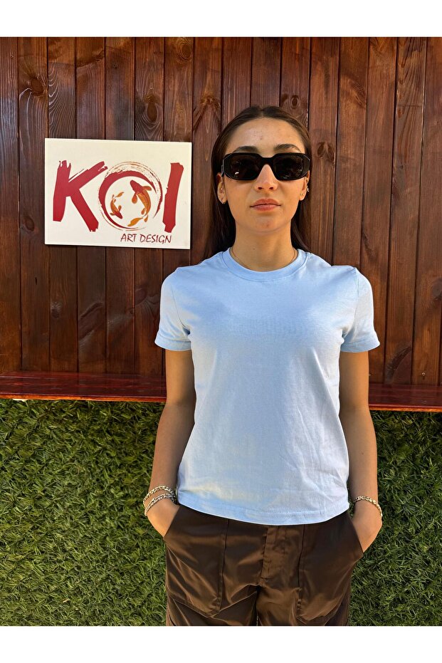 Basic Unprinted Plain Model / Women's Blue Color T-Shirt