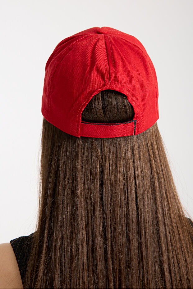 قبعة بيسبول نسائية أساسية باللون الأحمر مع شريط فيلكرو خلفي قابل للتعديل - 5