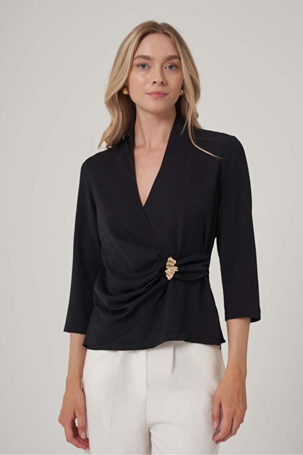 Broş Detaylı Bluz - 1