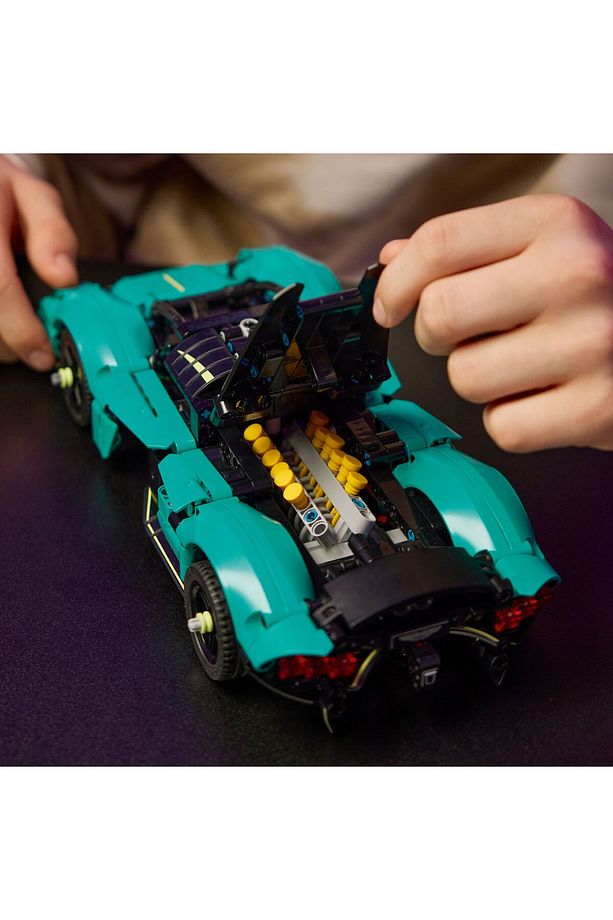 ® Technic Aston Martin Valkyrie 42208 - 9+ Yaratıcı Oyuncak Araba Yapım Seti (707 Parça) - 6