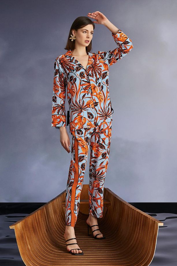 Yaprak Desenli Gömlek Yakalı Boydan Düğmeli Pijama Takımı - 1