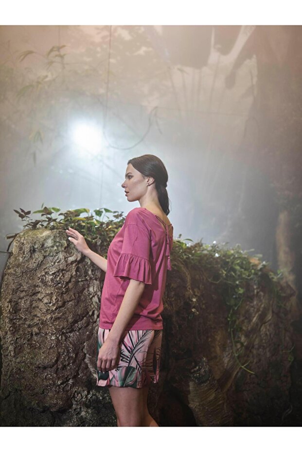 مجموعة ملابس علوية من الساتان مع أكمام منقوشة بأوراق الشجر - 4