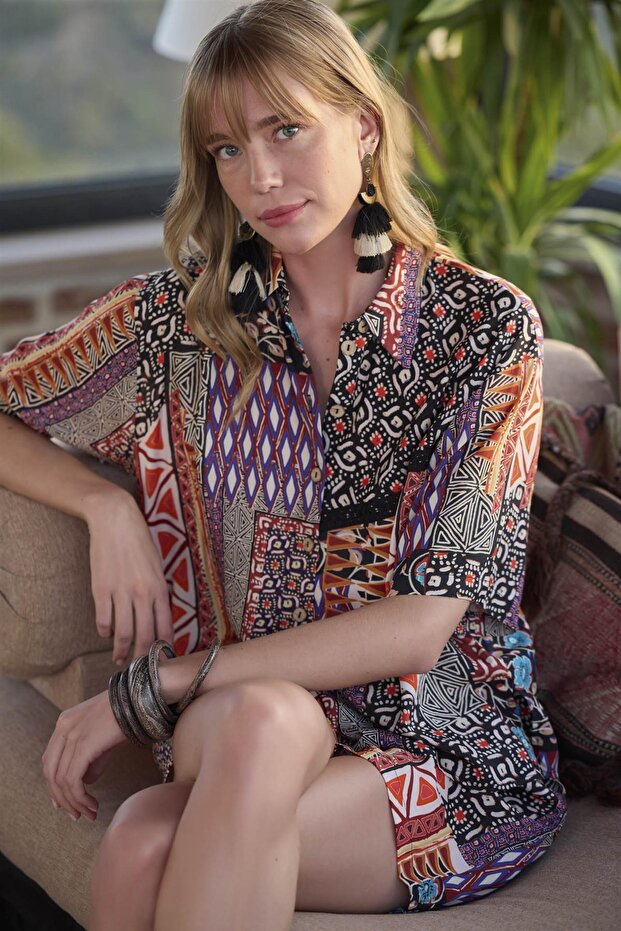 طقم علوي وسفلي بأزرار أمامية منقوشة عرقية - 6