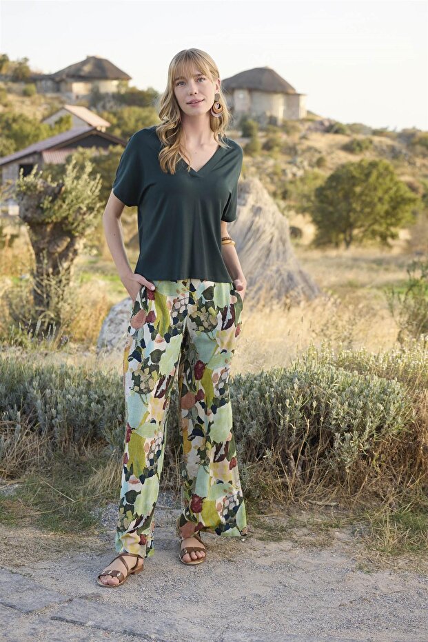 طقم علوي وسفلي بنقشة الزهور والأوراق - 5