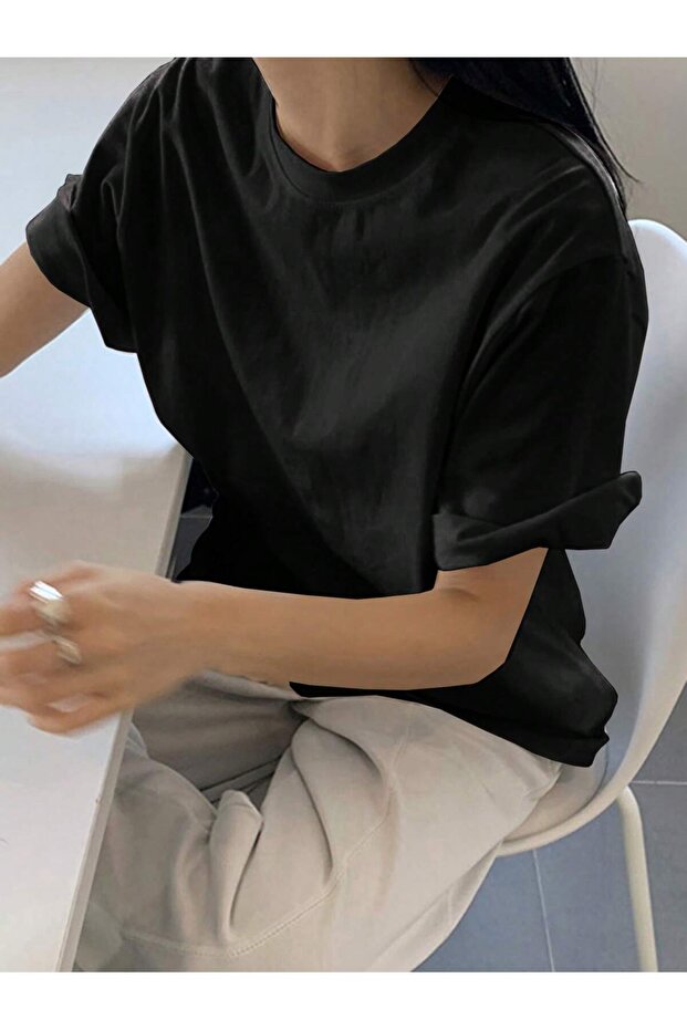 Women's Crew Neck Relaxed Cut Basic T-Shirt