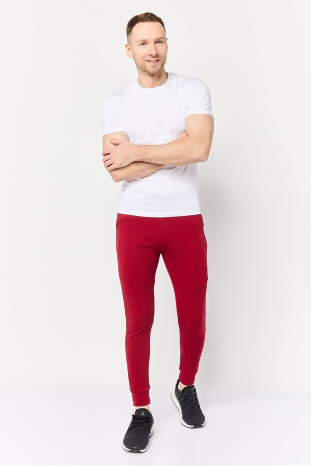 بنطال رياضي رجالي سادة بقصّة عادية، أحمر - 2