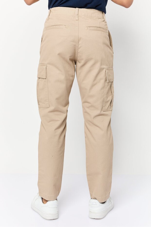 بنطال كارجو سادة بقصّة عادية للرجال، لون بيج - 4