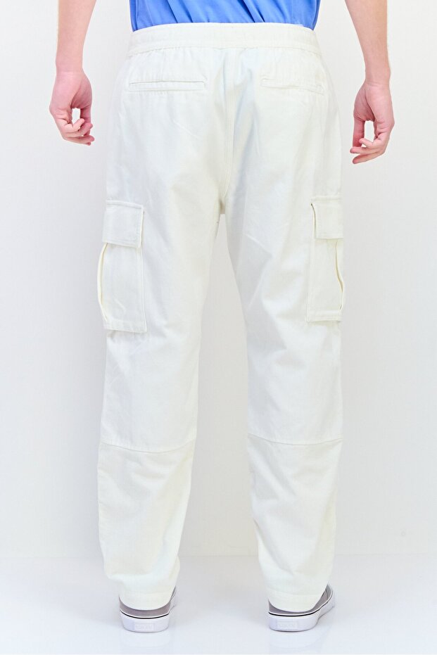 بنطلون كارغو سادة بقصّة عادية للرجال، أبيض فاتح - 3