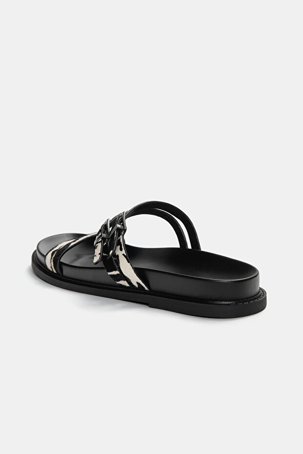 Desenli düz deri sandalet - 6