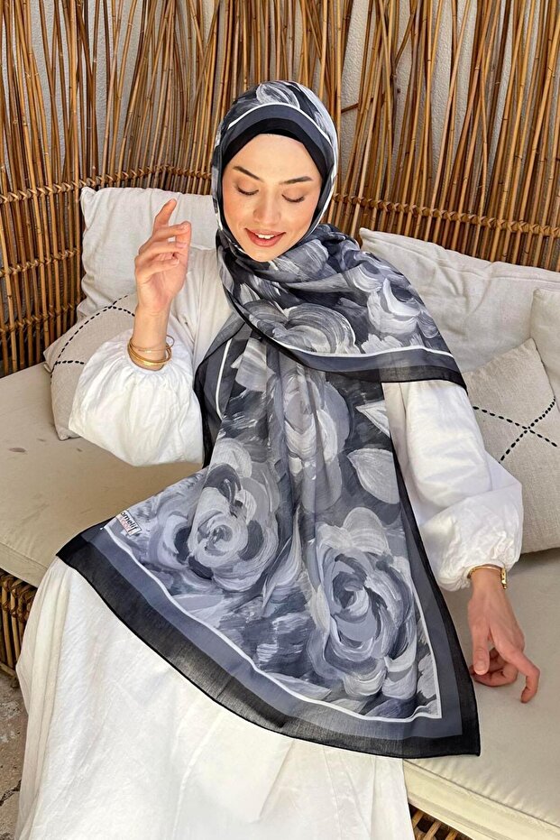 شال قطني بنمط الأزهار باللون الأسود - 3