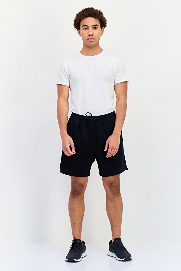 Men Solid Basic Shorts, Black - 3