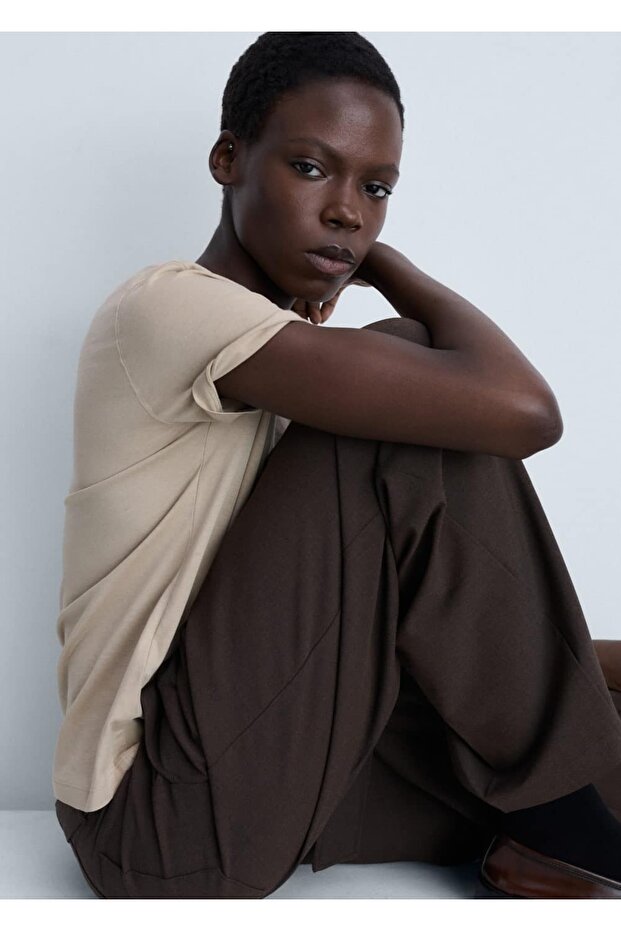 V yakalı pamuklu tişört - 7