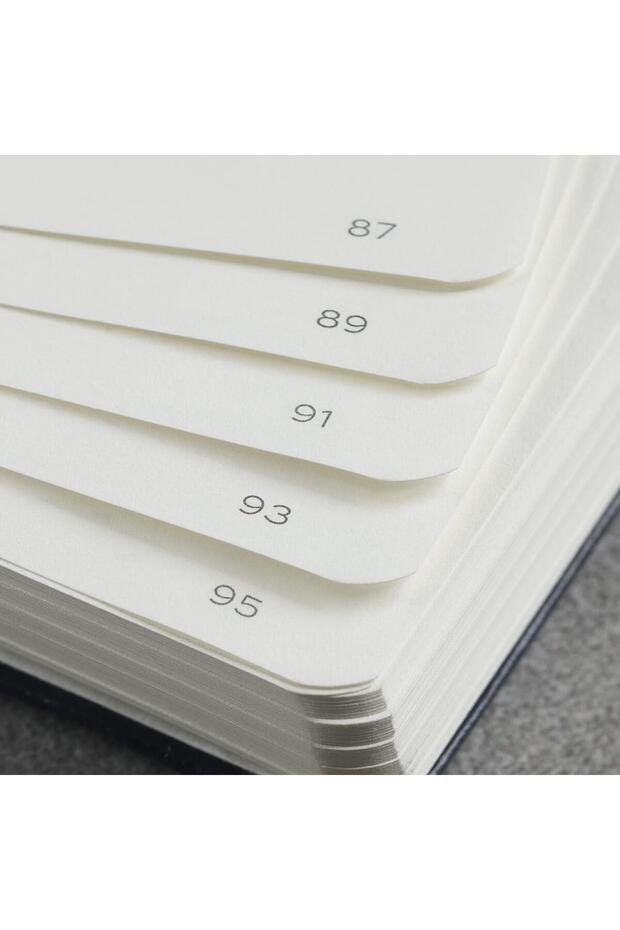 Composition Notebook, B5, Sert Kapak, 219 Sayfa Not Defteri, Noktalı, Port Red 366163 - 4