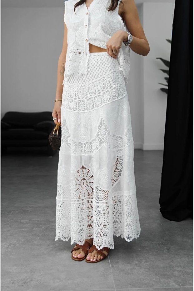 Women's White Embroidered Lace Design Skirt