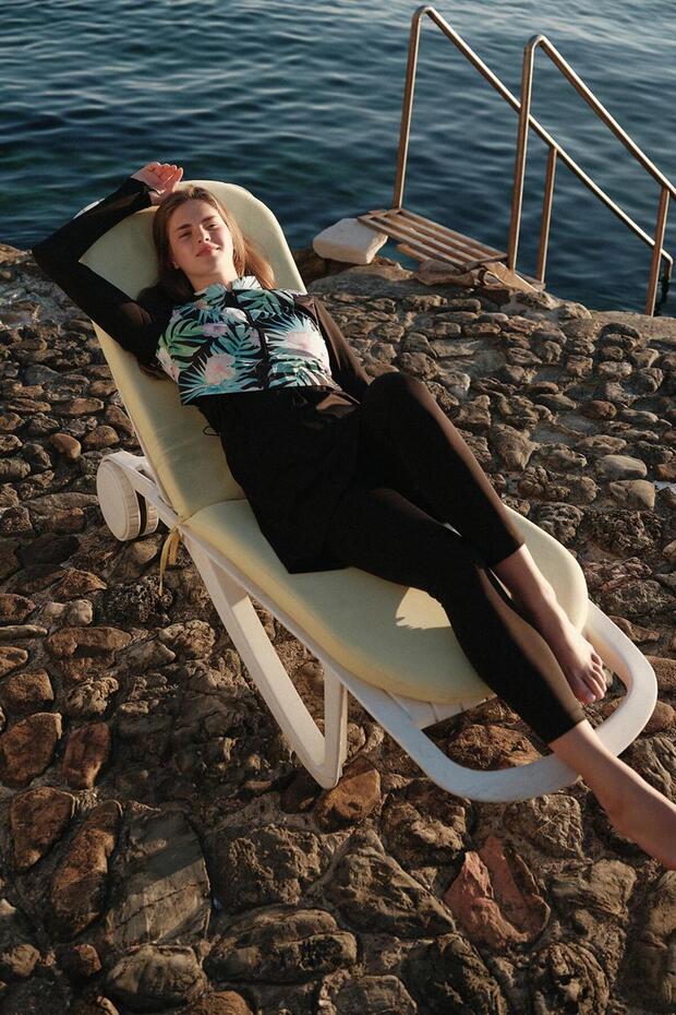 Patterned Lycra 2-Piece Zippered Hijab Swimsuit Set