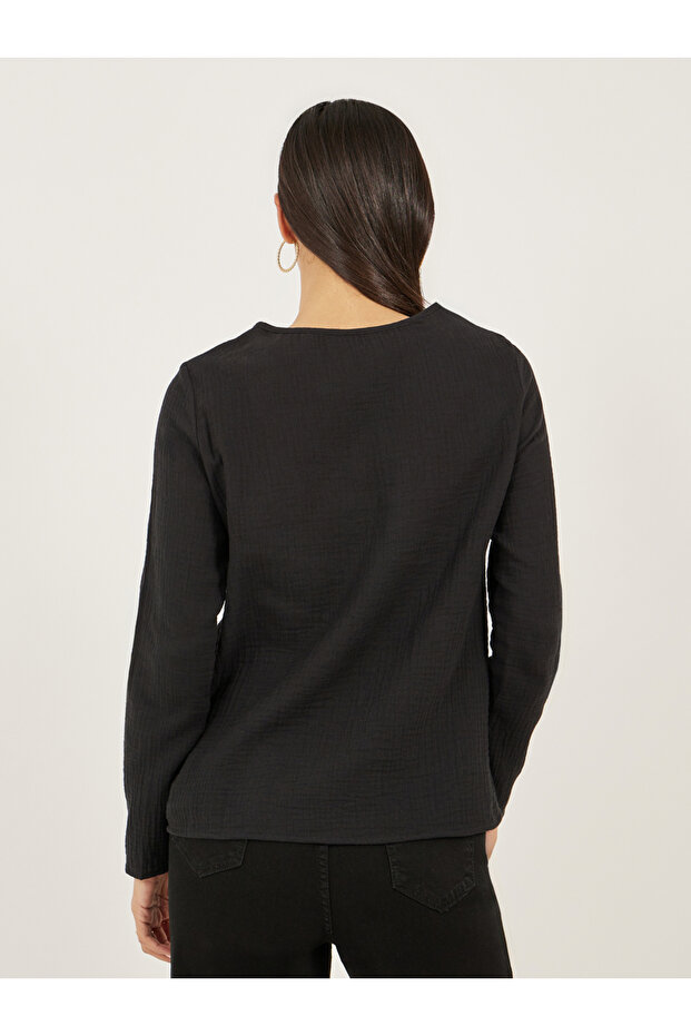 بلوزة نسائية سادة بنصف زر أمامي - 4