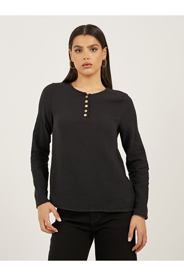 بلوزة نسائية سادة بنصف زر أمامي - 2