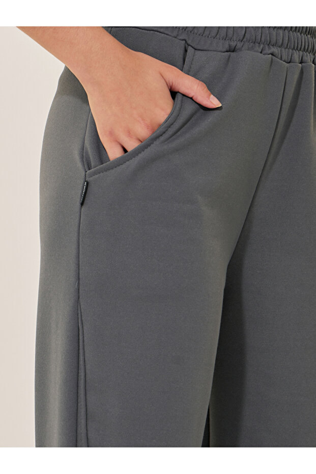 بنطال رمادي سادة فضفاض واسع الساق - 3