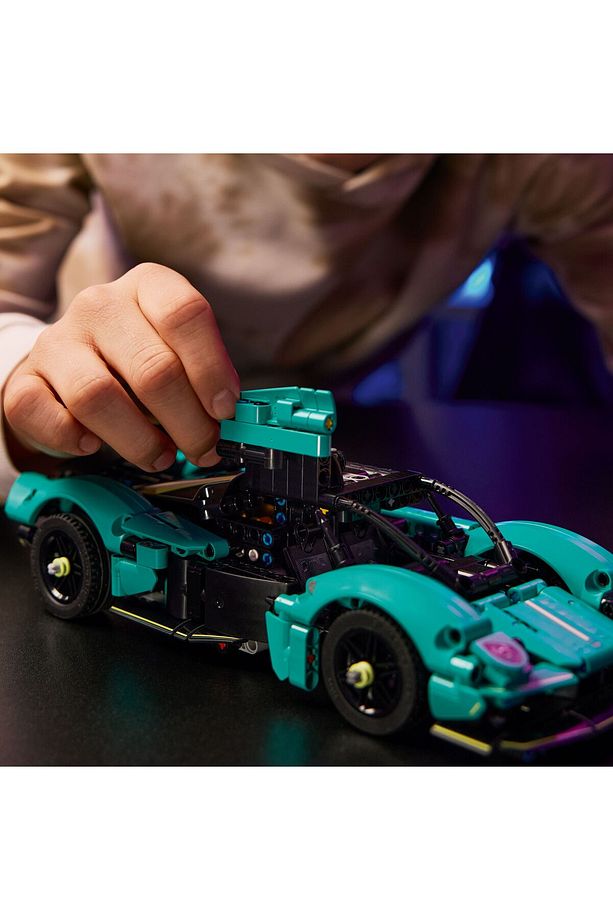 ® Technic Aston Martin Valkyrie 42208 - 9+ Yaratıcı Oyuncak Araba Yapım Seti (707 Parça) - 8