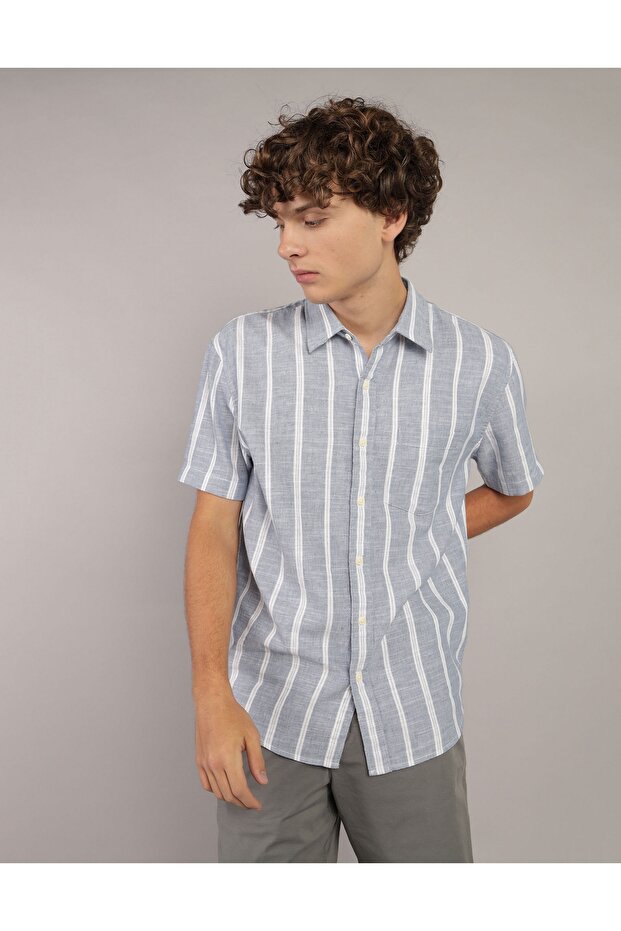 قميص AE مخطط بأزرار على جانب حمام السباحة - 1