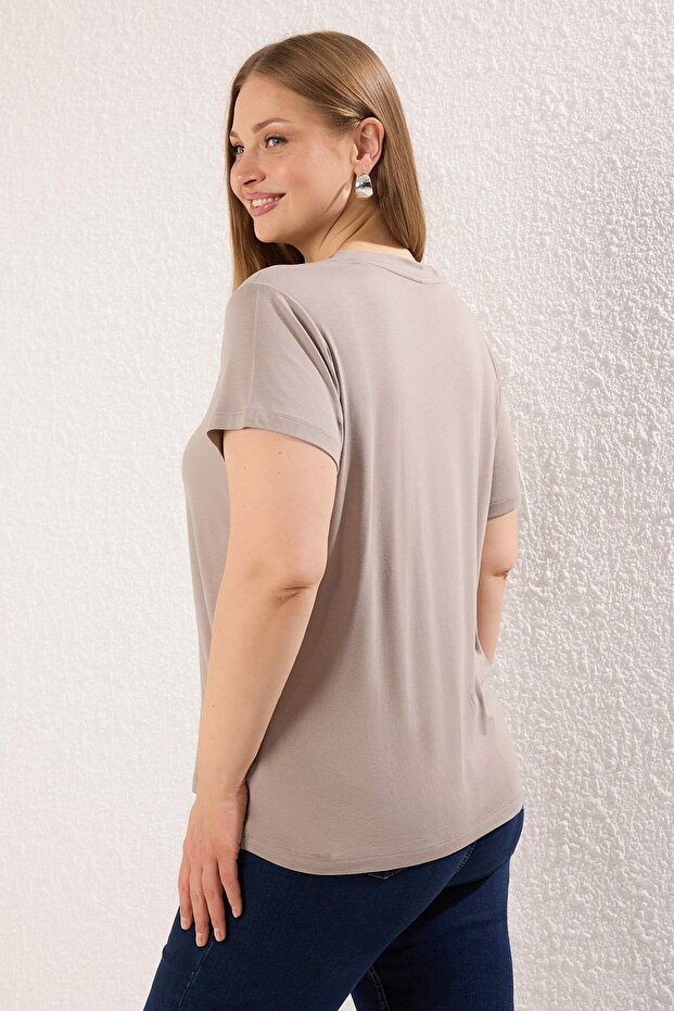 Taş Regular Fit V Yaka Büyük Beden T-shirt TBBSS25BF00062 - 4