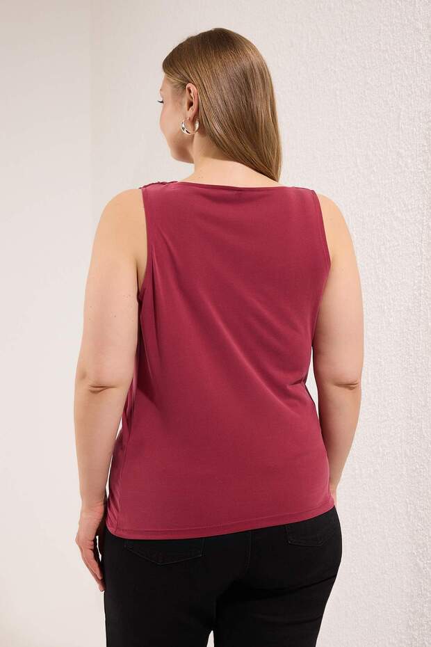 Bordo More Sustainable Modal İçerikli Drape Detaylı Degaje Yaka Örme Büyük Beden Bluz TBBSS25AF00114 - 4