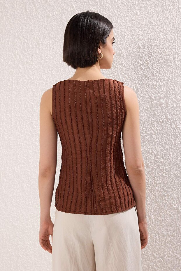 Kahverengi Triko Görünümlü Regular/Normal Kalıp Örme Bluz TWOSS25BZ00385 - 4