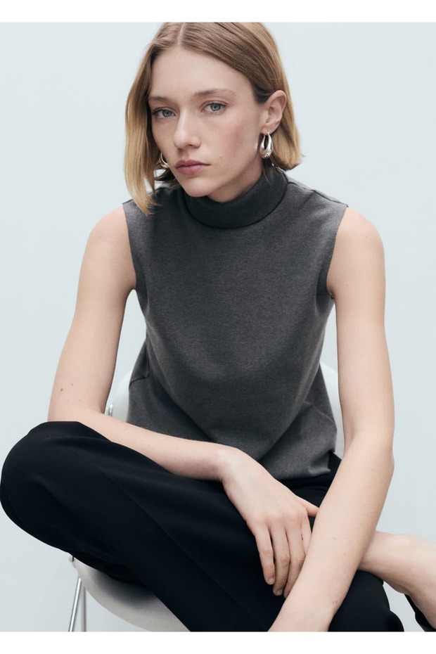 Ärmellose Bluse mit Rollkragen - 1