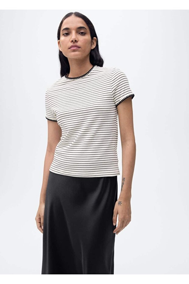 Kontrast süslemeli pamuklu tişört - 1