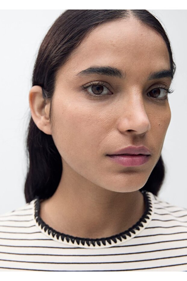 Kontrast süslemeli pamuklu tişört - 7