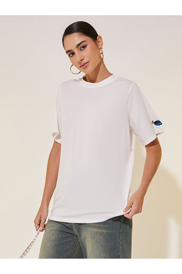 Round Neck Sleeve Embroidered Detail T-shirt